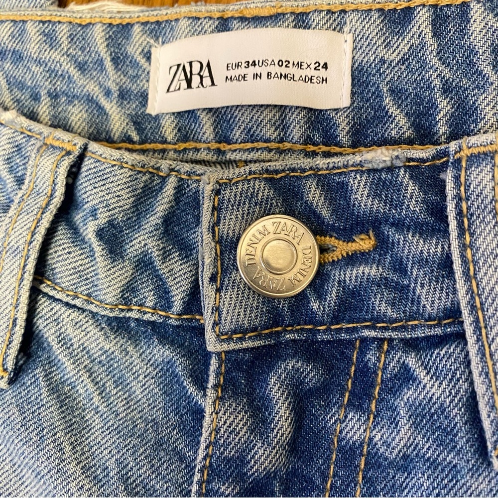 Zara Ripped Mom Jeans Light Wash High Waist Distressed Straight Leg Denim Size 2 - Picture 10 of 13